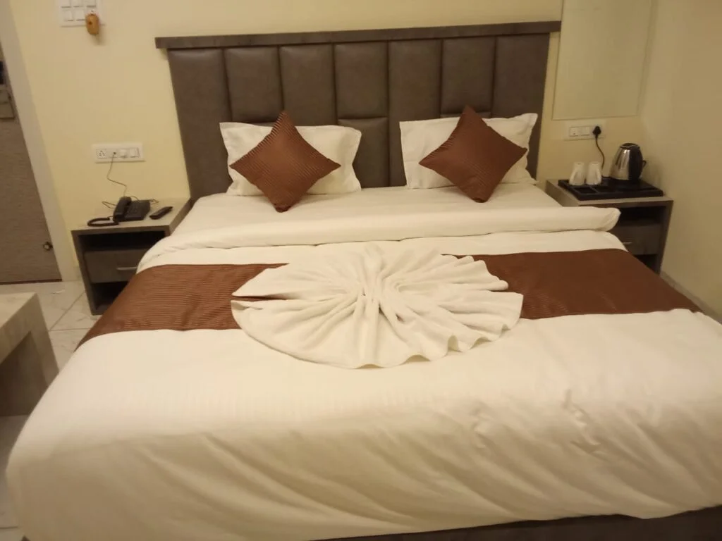 Deluxe Room (Double Bed) image 2