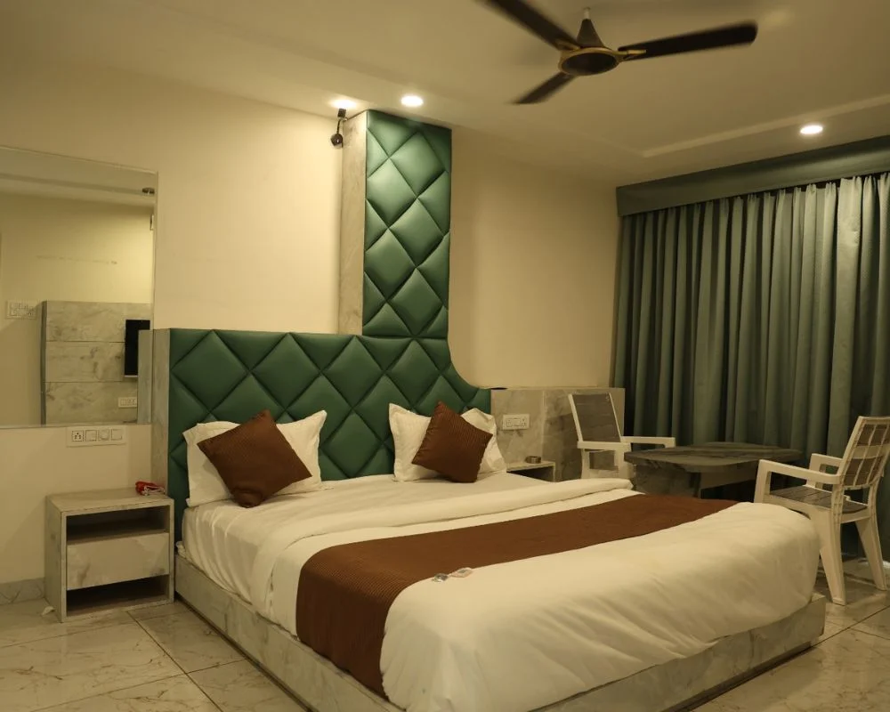 Luxury Jacuzzi Room (For Couples) image 1